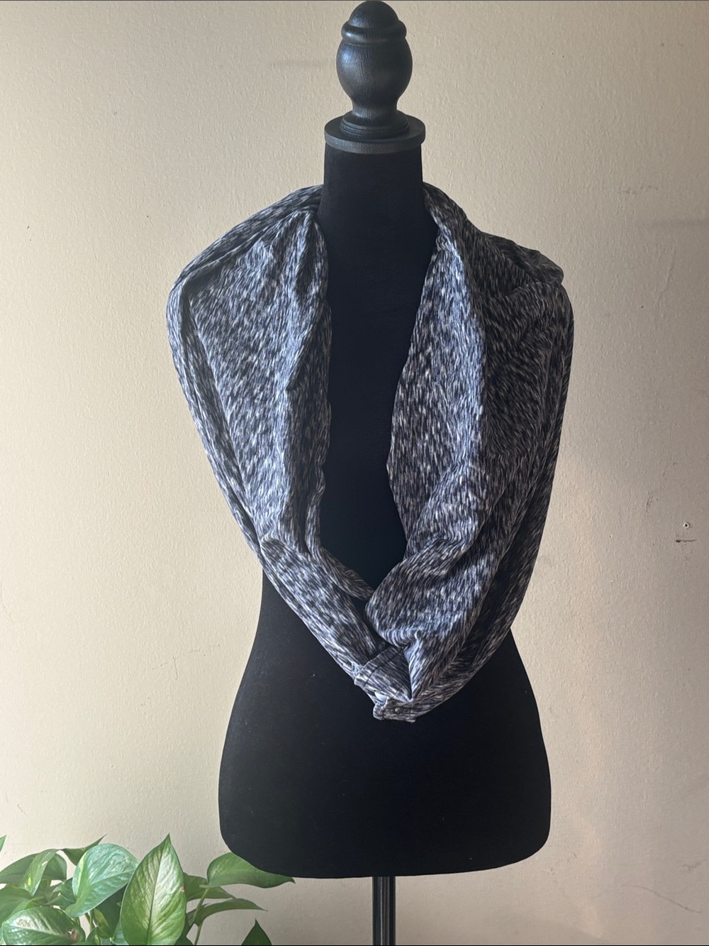 Ivivva Black and Gray Marled Infinity Scarf